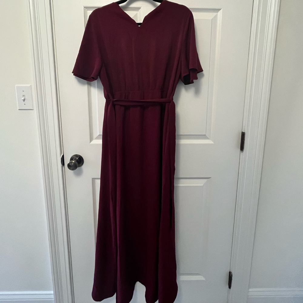 ✨ The Dell Woven Wrap Dress in Burgundy - Picture 5 of 8